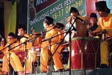 Festival Dangkong Dance HUT Kabupaten Karimun