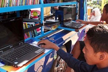 Jajal Laptop di Perpusataan Keliling