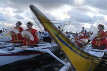 TARIAN DI PERAHU