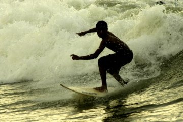 Wisatawan Australia tewas di pantai Suluban