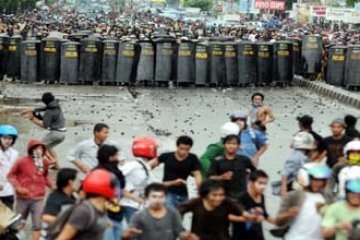 BENTROK MAKASSAR