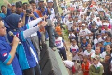 Anas Urbaningrum Jumpai Pendukung Dahlan-Rudi