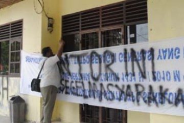 Kantor Lurah Disegel