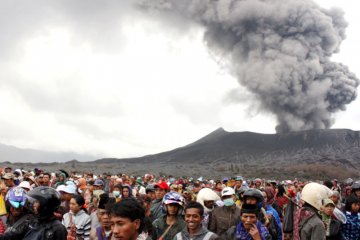 Abu Vulkanik Bromo  Mengarah ke Lumajang
