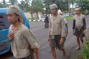 Sunda Wiwitan tak masuk KTP, Baduy datangi MK