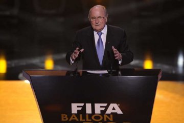 UEFA Dukung Blatter 