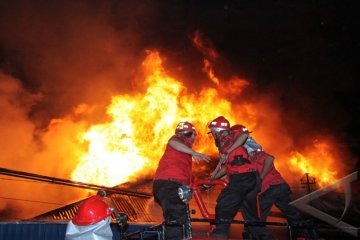 Gudang jerami milik petani ludes terbakar 