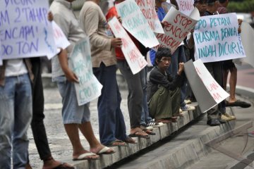 Ribuan Warga Surabaya Unjuk Rasa Tolak Tol