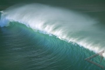 Ketinggian gelombang laut Banten selatan 4 meter 