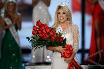 Teresa Scanlan dari Nebraska Jadi Miss America