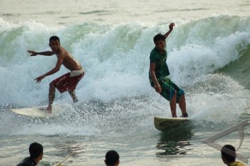 24 surfer dunia ikuti kejuaraan internasional di Mentawai