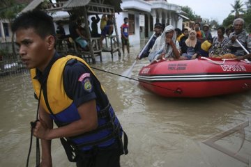 Puluhan rumah hancur akibat banjir Indramayu