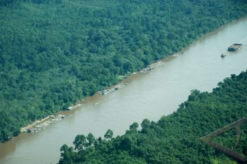 Buntok Kalteng terendam banjir akibat meluapnya Sungai Barito