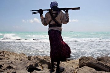 NATO sergap dua "kapal induk" perompak Somalia 