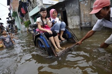 Banjir Rob Rendam Ratusan Rumah Penduduk di Malunda