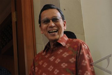 Minat Boediono atas sasando di tengah silaturahmi Lebaran