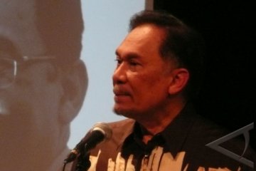 Anwar Ibrahim orasi ilmiah di ITB