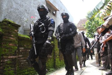 Polisi buru satu lagi terduga teroris di Lampung