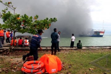 Kapal Ferry Penyeberangan Merak-Bakauheni Terbakar