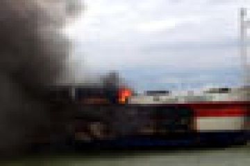 KAPAL TERBAKAR