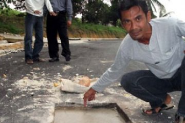 Mutu Proyek Jalan Wonosari Karimun Jelek