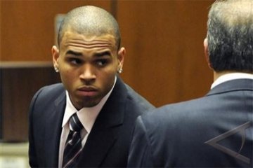 Chris Brown bantah lakukan tabrak lari