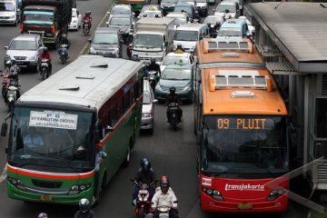 Bus reguler dan TransJakarta akan diintegrasikan