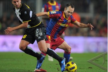 Iniesta Kemungkinan Absen Karena Cedera Punggung