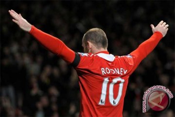 Rooney tiru Beckham cetak gol dari setengah lapangan