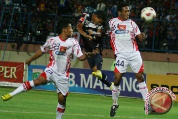 Gol Sunarto Bawa Arema Kalahkan Persipura