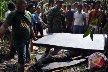 Pilot SMAC Masih Terjebak Dalam Bangkai Pesawat 