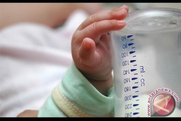 Orang Tua Hentikan Asupan Susu Formula Untuk Bayi