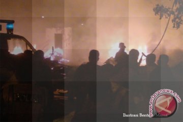 Kerusuhan Batam, mobil anggota DPRD dibakar