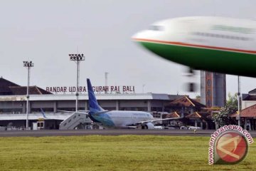 Juanda Tutup, Tiga Pesawat Mendarat di Denpasar