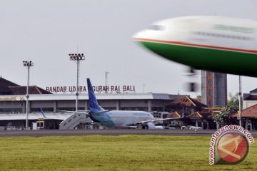 Ratusan penumpang terlantar di Bandara Ngurah Rai