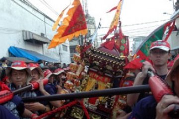 Kirab Cap Go Meh Pertama di Bandung