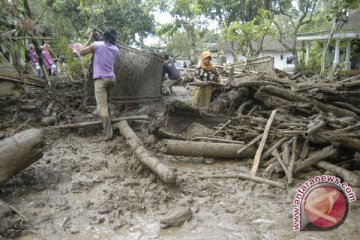 Akses Jalan di Jember Terputus Banjir Bandang 