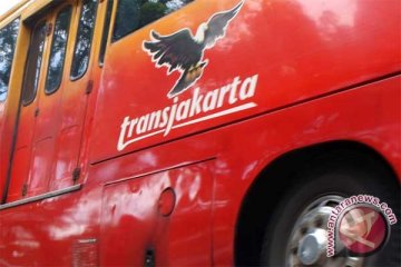 Pengemudi bis transjakarta turunkan penumpang karena pendingin rusak
