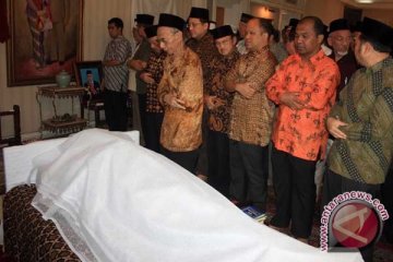 Mantan Ketua DPA Ahmad Tirtosudiro Wafat