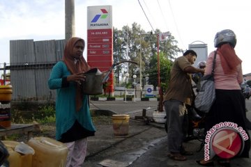 Penjual bensin eceran di Karawang sudah naikkan harga