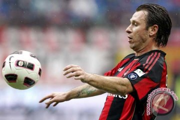 Cassano patah lengan saat latihan