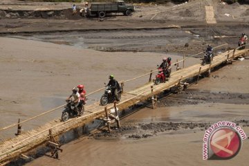 Ratusan Warga Merapi Terisolir Akibat Jembatan Putus 