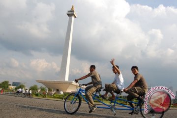 Libur Tahun Baru Hijriyah, warga padati Monas 