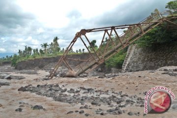 Jembatan Cinta 2 pulau Tidung ambruk 