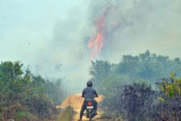 Terhadang Kobaran Kebakaran Lahan