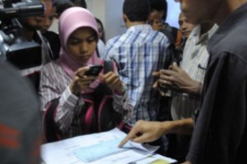 Antre Daftar Ulang Kendaraan X 