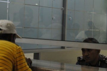 Tanya Petugas Daftar Ulang Mobil X 