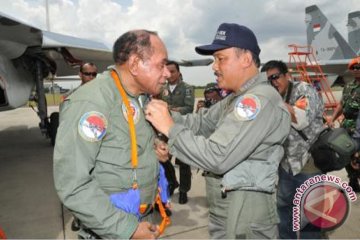 Kapolri dan Kasal Terbangkan Sukhoi