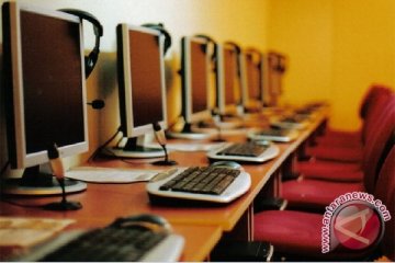 Biak Terima Bantuan 12 Warnet Kominfo