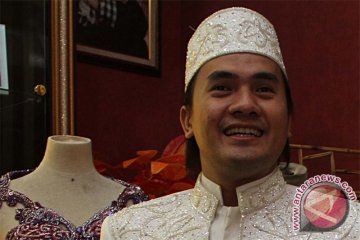 Saiful Jamil kembali datangi makam istrinya 